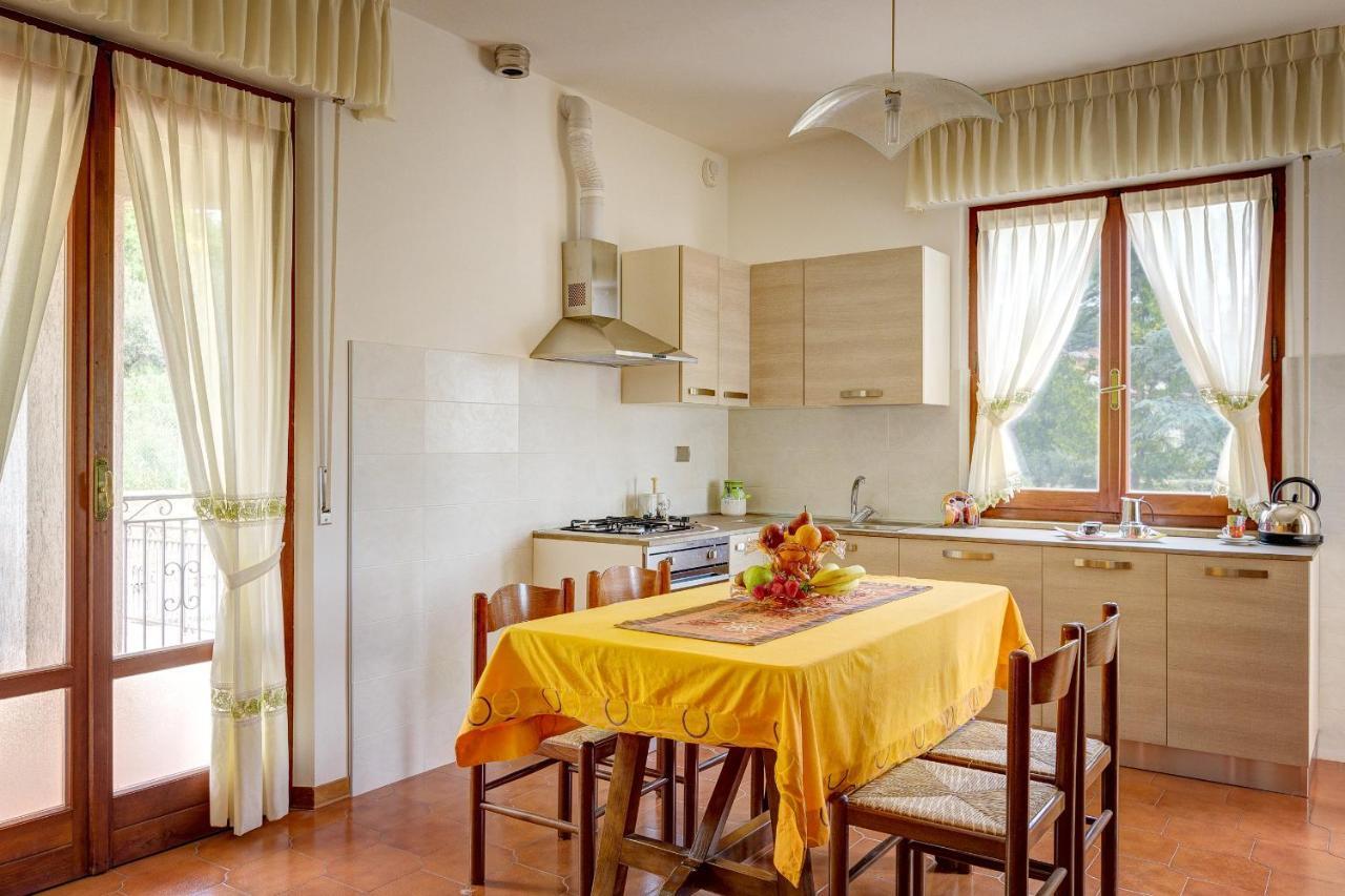 Appartamento Luisa - Vista Lago Passignano sul Trasimeno Buitenkant foto